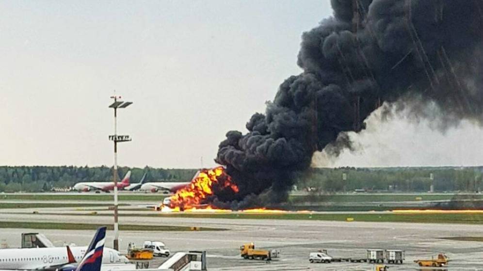 Hasta ahora 41 muertos tras un aterrizaje de emergencia en Moscú