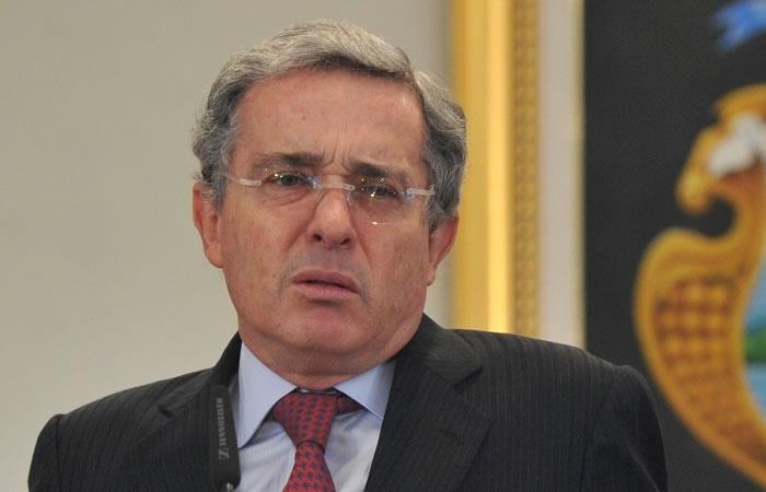 Senador Álvaro Uribe golpeó al Senador Lidio García, asegura un informe del Partido Liberal