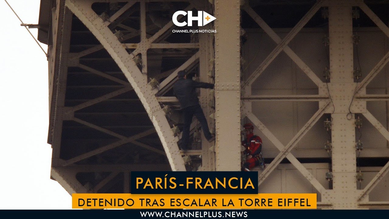 [VÍDEO] Sin motivos aparentes, hombre intenta escalar la Torre Eiffel y obliga a la evacuación del lugar