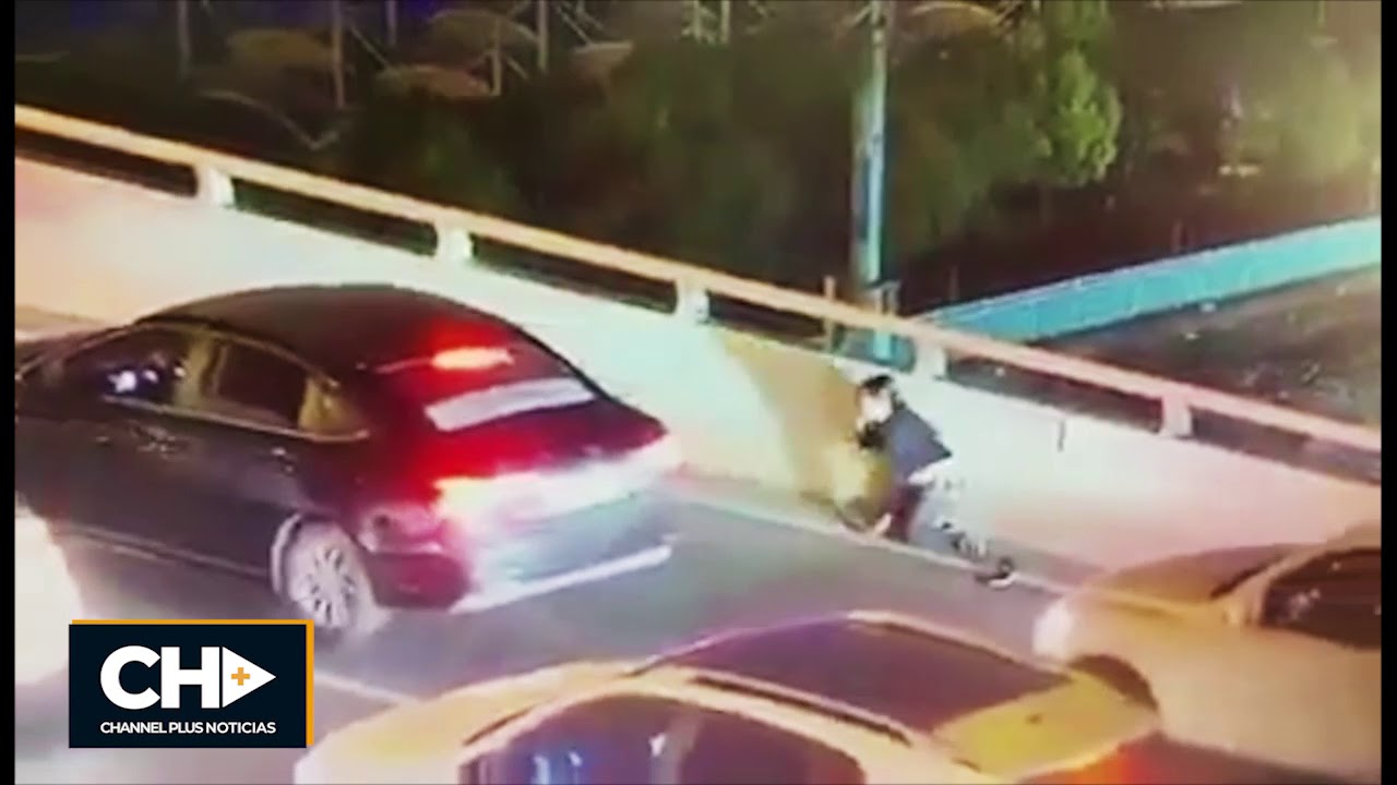 [VÍDEO] Joven se lanza de un puente tras discutir con su MADRE