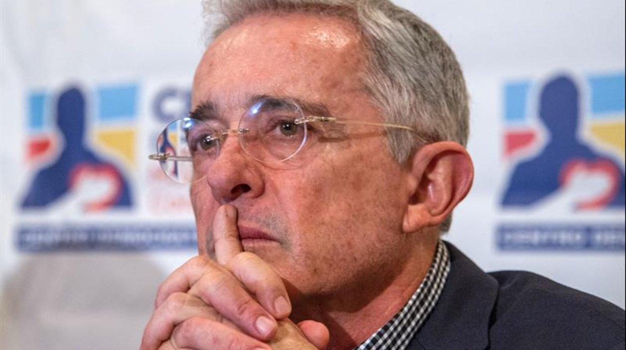 Admiten DEMANDA contra Álvaro Uribe