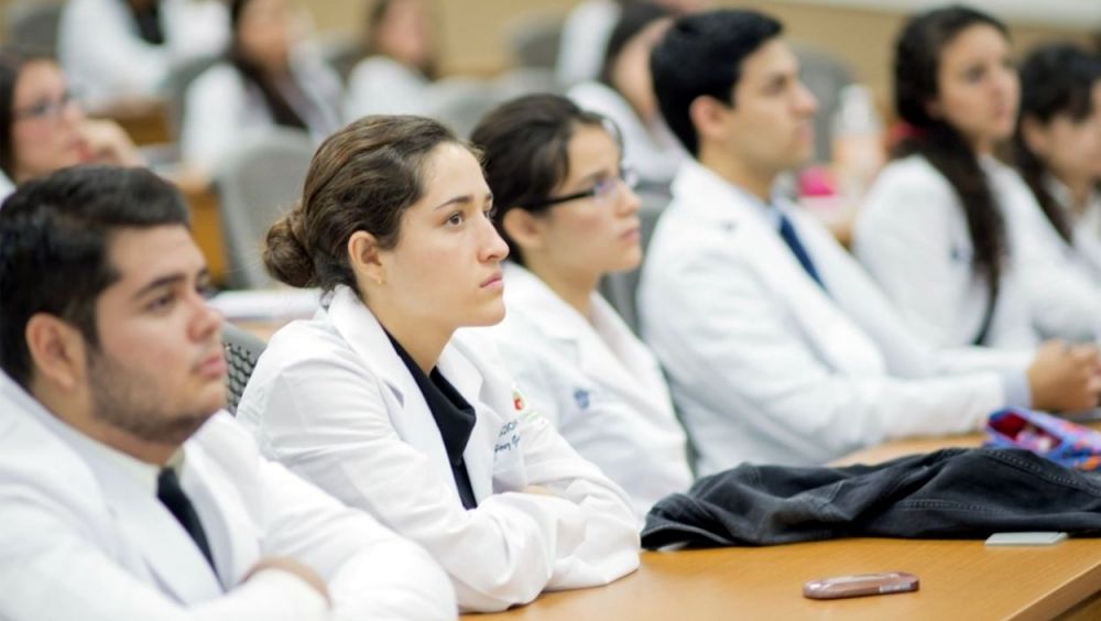 Estudiantes Residentes de Medicina recibirán 3 salarios mínimos mensuales por su servicio