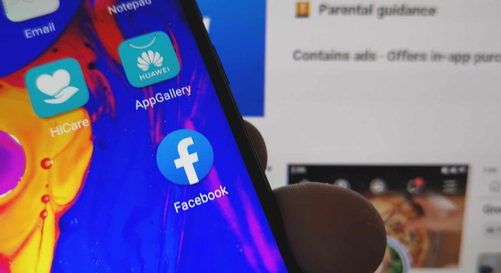 Facebook lanza OFENSIVA contra  Huawei suspendiendo sus Apps