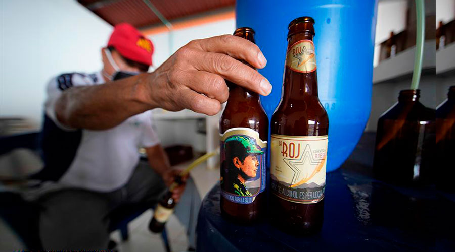 «La Roja» cerveza artesanal por ExGuerrilleros de las FARC