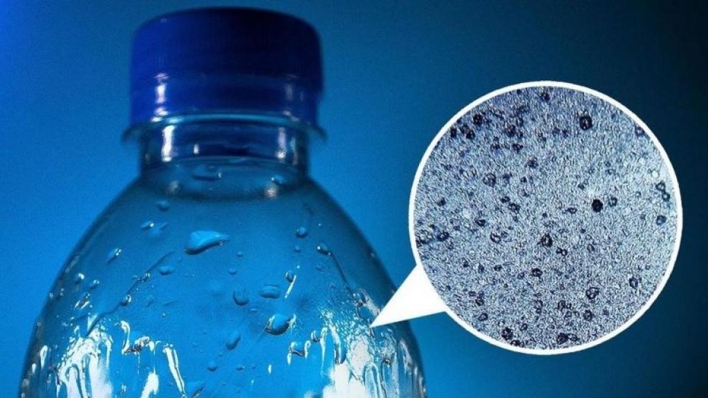 Detectan microplásticos en el 90% del agua embotellada