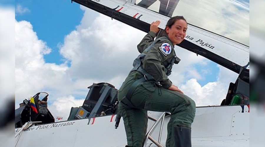 Mariana Pajón, cumple su sueño de volar en un avión a 2.450 kilómetros por hora