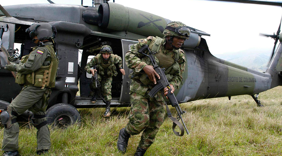 Alertan confinamiento de 500 personas por combates en el Cauca