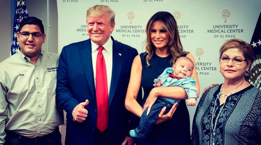 Donald Trump y Melania posan sonrientes con el bebé que quedó huérfano tras el tiroteo en El Paso