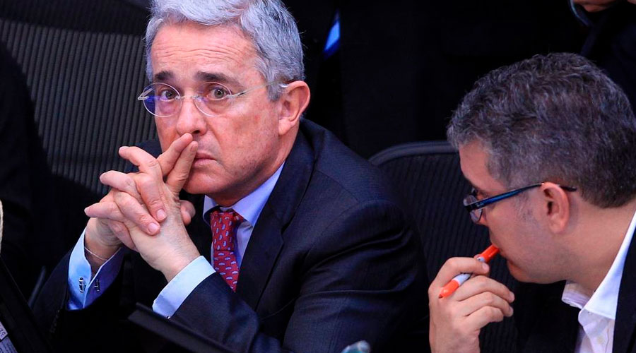 Álvaro Uribe sube al 61 % en IMAGEN NEGATIVA