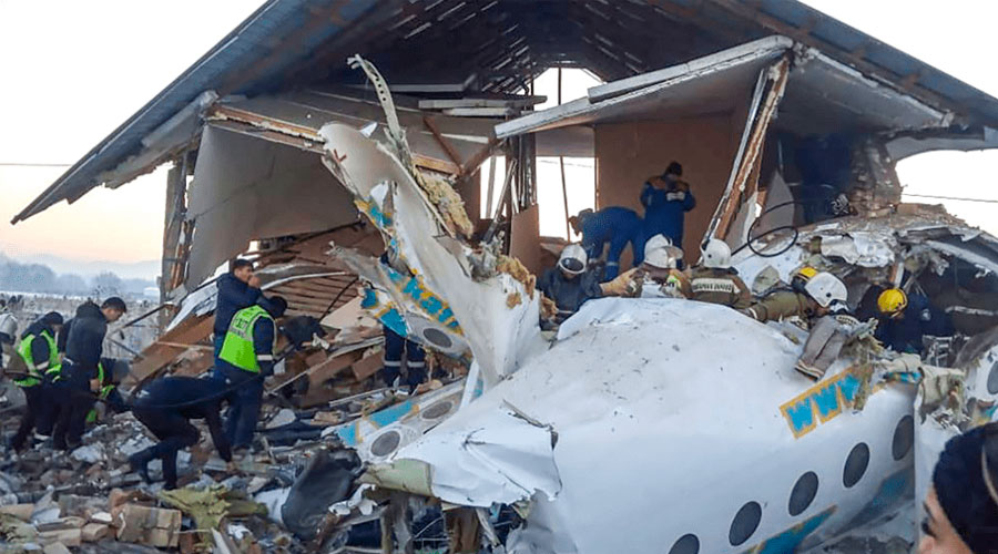 Avión en Kazajistán se estrelló ¡Hubo sobrevivientes!