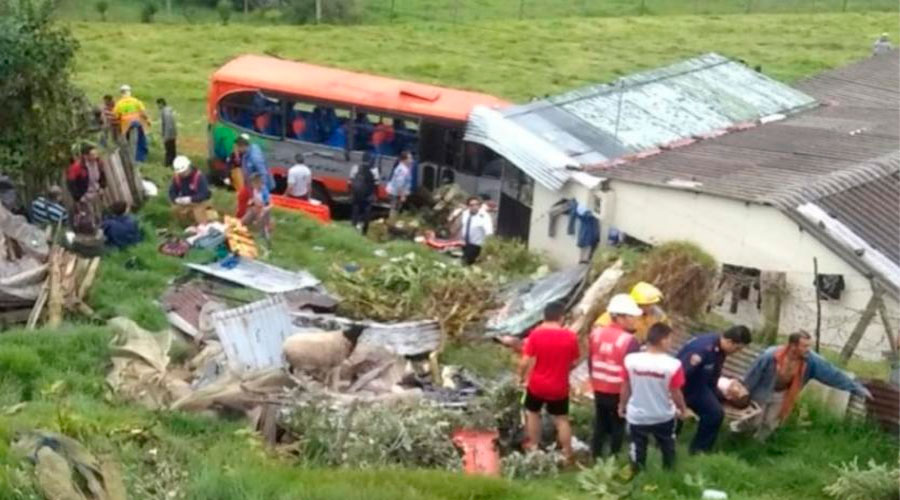 Al menos 15 heridos, en accidente en vía Bogotá- La Vega