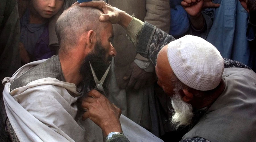 Barberos Afganos ya no cortan BARBAS