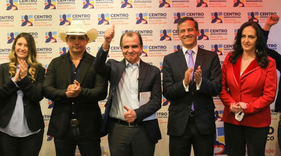 Óscar Iván Zuluaga el candidato oficial de Uribe