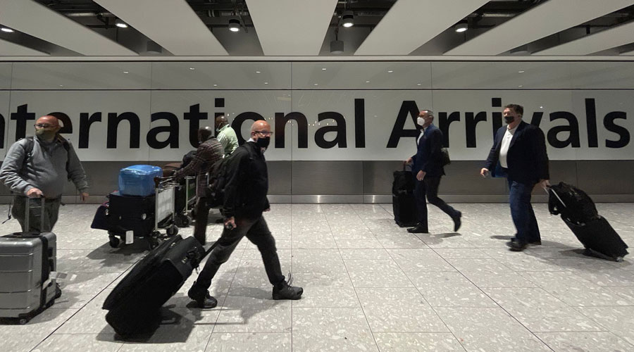 Estados Unidos prohíbe ingreso a viajeros de ocho países africanos por variante Omicrón