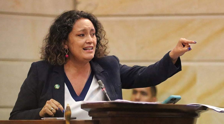 Después de tanto ‘BERRINCHE’ regresa Ángelica Lozano al ’10’ de las listas al senado