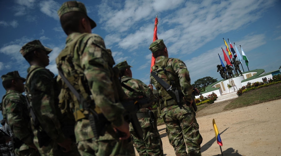 300 Campesinos tienen acuartelados a los soldados del Batallón Caño Indio