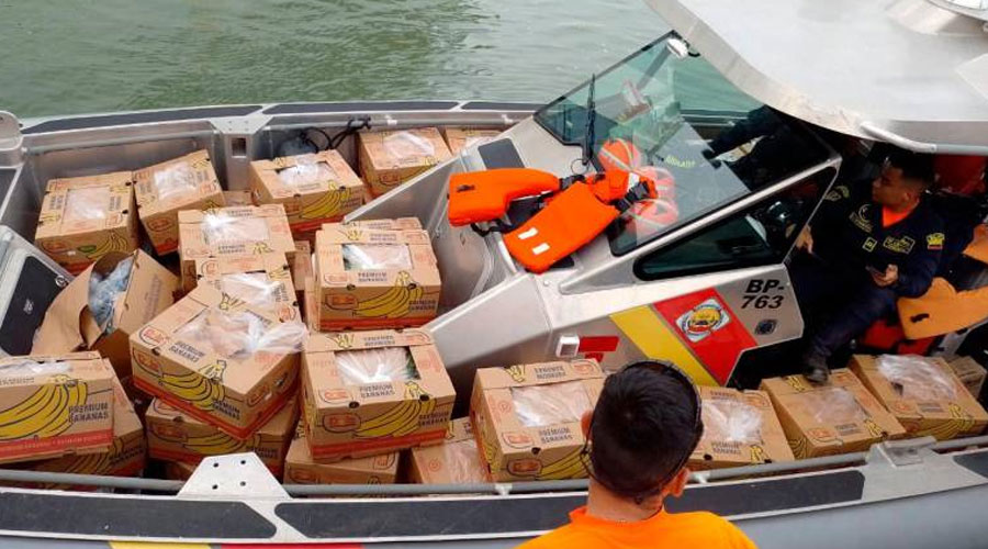 Armada incautó al Clan del Golfo 1.4 toneladas de cocaína escondidas en cajas de frutas