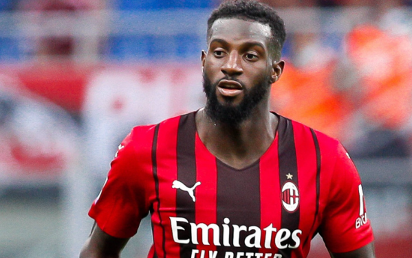 Policía italiana detuvo “por error” a jugador del Milan. Los acusan de racismo