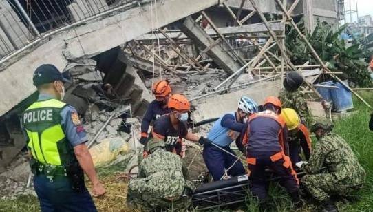 Mueren 5 personas por terremoto en Filipinas