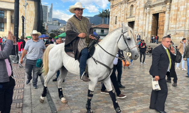 ¿Se acuerda del caballo que Alirio Barrera llevó al congreso? Falleció