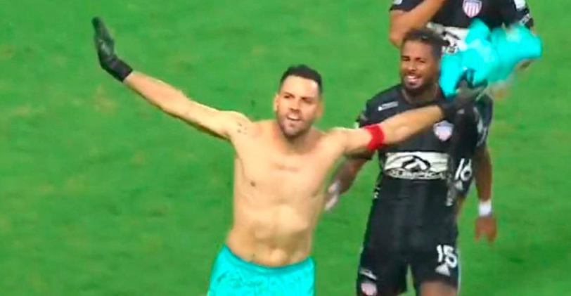 Suspendido y multado. Esta es la millonaria cifra que deberá pagar Sebastián Viera por quitarse la camiseta