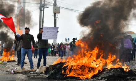 Perú: calma en el Congreso, caos en las calles
