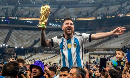 <strong>Messi levantó la copa de la que sería una de las mejores finales de la historia de los mundiales</strong>