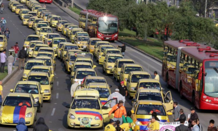 <strong>Gremio de taxistas anuncia paro por aumento del precio de la gasolina</strong>
