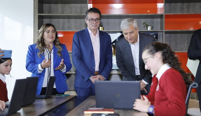 <strong>Microsoft y Ministerio de Educación firmaron alianza para enseñar programación a jóvenes colombianos</strong>