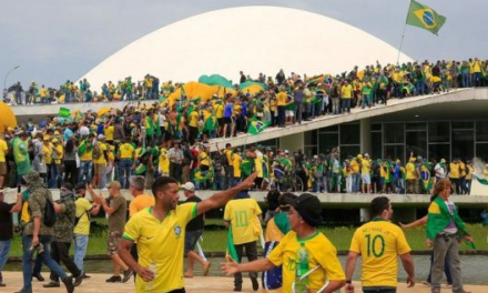 <strong>Federación Brasileña de Fútbol rechazó uso de camisetas de la selección en asalto al Congreso</strong>