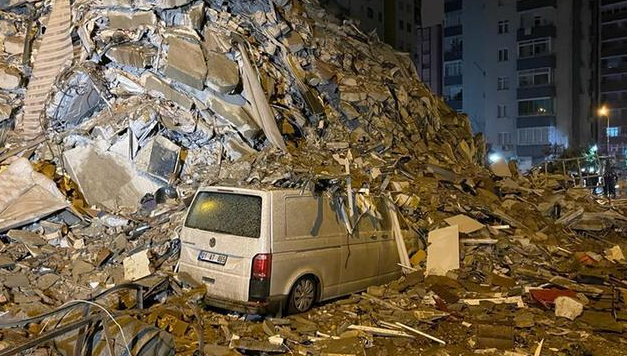<strong>Cifra de muertos por terremoto en Turquía y Siria crece cada instante: hay 2.800 edificios destruidos</strong>