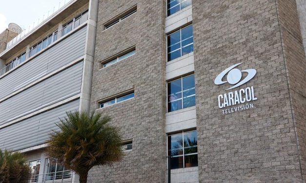 <strong>¿Qué informan los portales de los medios “serios” como <em>noticiascaracol.com</em>?</strong>