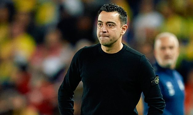 Se va un ídolo. Xavi Hernández fue despedido del Barcelona