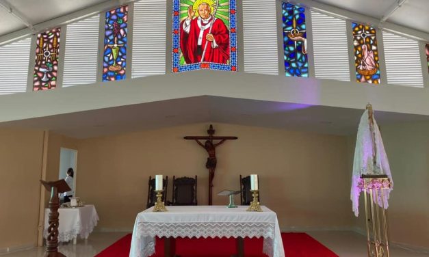 Mujer mató con arma de fuego a un expolicía dentro de una iglesia de Cali