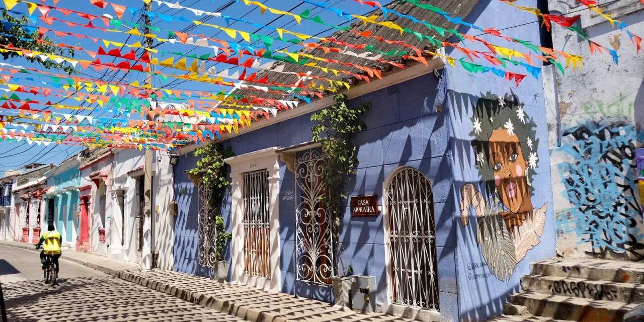 Atracador intentó robar a turistas rusos en Cartagena. Sin embargo, estos le dieron una golpiza