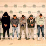 Capturaron a doce personas, incluyendo cinco policías, por cobrar para permitir el tránsito de migrantes en Nariño