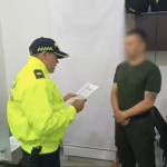 Capturaron a cuatro policías que recibían pagos para omitir controles contra el contrabando en negocios de Medellín