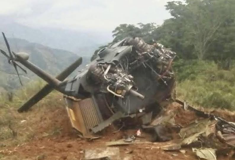ELN se atribuyó el ataque al helicóptero de la Policía que dejó 13 uniformados muertos en Antioquia. Autoridades habían responsabilizado a las disidencias