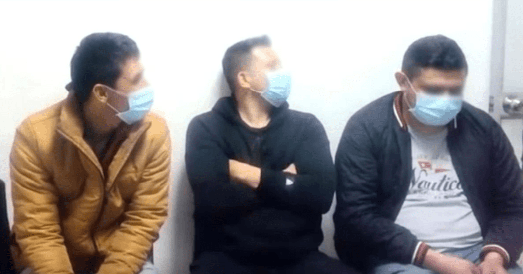 Fueron enviados a prisión tres policías que estaban transportando panfletos del ELN en Bogotá