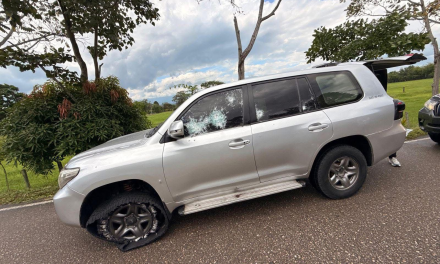 Gobernador de Arauca, Renson Martínez, fue víctima de un atentado. Lo salvó el blindaje del vehículo