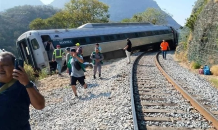 Se salió el tren en México: 13 muertos y 98 heridos