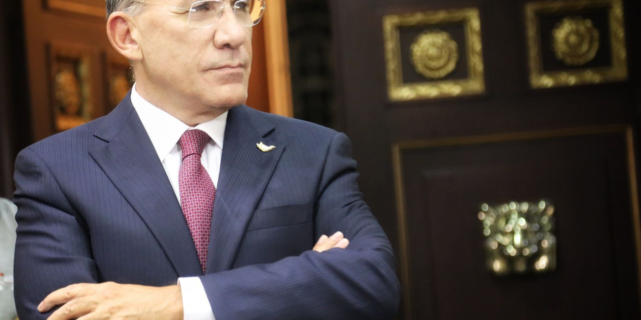 <strong>“<em>Generando tendencias</em>”: Roy Barreras se va de frente contra encuestadora Invamer</strong>