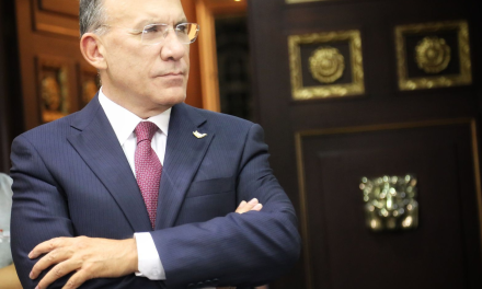 <strong>“<em>Generando tendencias</em>”: Roy Barreras se va de frente contra encuestadora Invamer</strong>