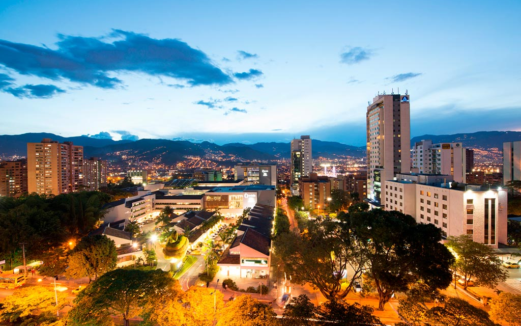 Hasta dos mil salarios mínimos pueden recibir de multa los propietarios de alojamientos que cancelaron reservas y subieron precios en Medellín