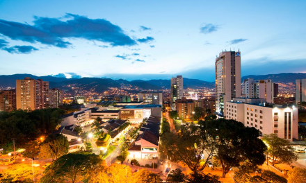 Hasta dos mil salarios mínimos pueden recibir de multa los propietarios de alojamientos que cancelaron reservas y subieron precios en Medellín