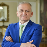 Interpol dejó sin efecto circular roja contra Carlos Ramón González. Ahora podrá viajar entre países