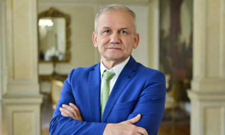 Interpol dejó sin efecto circular roja contra Carlos Ramón González. Ahora podrá viajar entre países