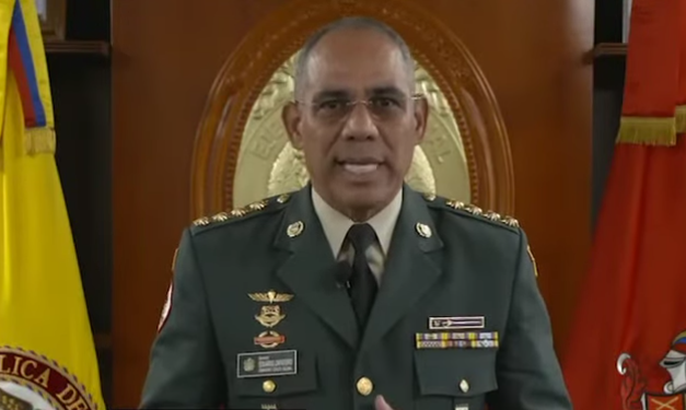 Fiscalía imputará al general (r) Eduardo Zapateiro, excomandante del Ejército, por acoso sexual a funcionaria