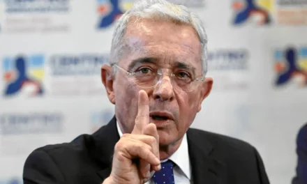 Fiscalía mantiene en firme indagatoria a expresidente Álvaro Uribe por masacres de La Granja y El Aro
