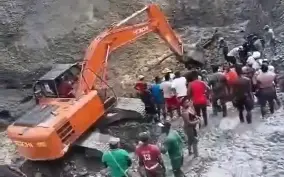 Nueve personas fallecieron y al menos 30 están atrapadas por deslizamiento en mina de Nariño